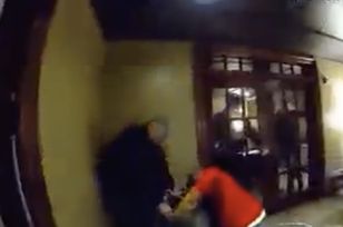 Szop spadł z sufitu hotelu i zaatakował gościa w Wisconsin