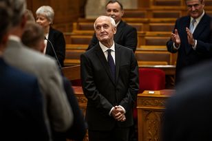 Zmienili konstytucję, by usunąć prezydenta. Baka przejął urząd