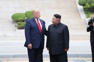 Działo się w nocy. Trump wybiera Kima, koniec obławy po postrzeleniu