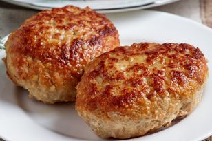 The secret to juicy minced meat patties: add buttermilk or sour cream