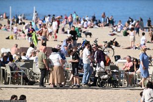 Bałtyk wciąż kusi, ale portfele Polaków są napięte. Wiemy, co najbardziej psuje nam urlop