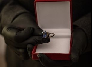 Spoczywały w grobach prymasów. Cenne odkrycia z krypt pokazane na Wawelu