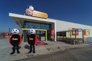 Tesco wychodzi ze Słowacji, Czech i Węgier — Biedronka faworytem do przejęcia