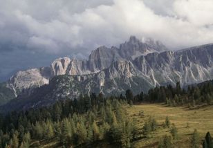 Two Hungarian tourists struck by lightning in Austrian Alps, one falls 30 metres
