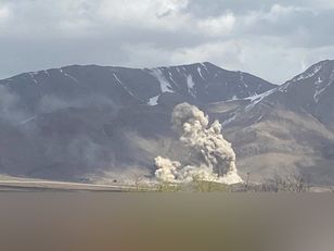 Potężna eksplozja i kłęby dymu. Uderzono w irańską bazę IRGC