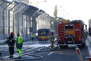 Pożar autobusu w Warszawie. Ruch w kierunku Pragi wstrzymany
