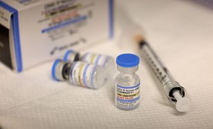 Rząd oskarża PiS ws. Pfizera. "Rachunek zapłaci każda polska rodzina"