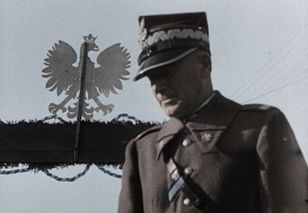 "Klęknął na śniegu i całował ziemię". Niezwykły powrót polskiego marszałka