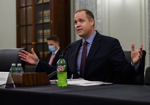 Były szef NASA: lądowniki Artemis zagrożą powrotowi człowieka na Księżyc