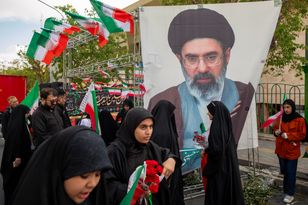 "Poważne, oszpecające rany". Nowe szczegóły o stanie Chameneiego