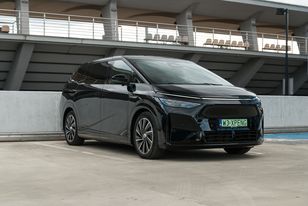 Rolka: Xpeng X9 z bliska. Na co mogą liczyć bogaci Chińczycy?