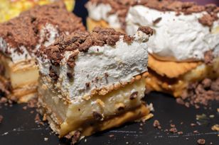 Wywal blachę do pieczenia. To ciasto z herbatników smakuje lepiej niż z luksusowej cukierni