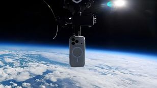 Nowy rekord świata. Telefon przetrwał upadek z 30 km wysokości