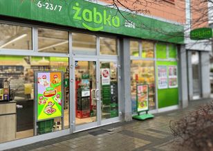 Czy najbliższa Żabka będzie otwarta w Wigilię? Tak można to sprawdzić