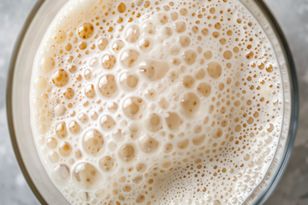 Wypij przed śniadaniem. Wymiecie toksyny z jelit, a brzuch będzie płaski