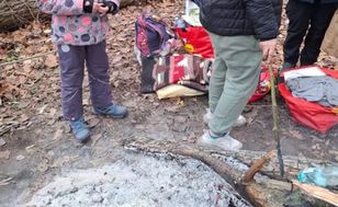 Rodzina koczowała nad Wisłą. Matka wciąż ucieka z dziećmi