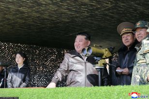 Kim Dzong Un nadzorował test zakazanej rakiety. Seul reaguje