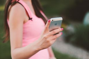 Internet mobilny w polskich kurortach nadmorskich: 93 Mb/s — czterokrotny wzrost od 2023 r.