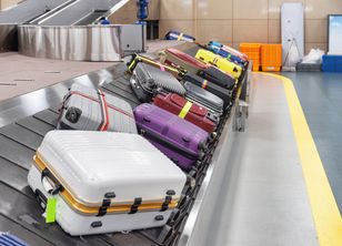 Dark suitcases are a mistake – aviation experts recommend bright colours