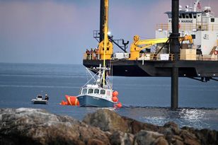 Sztorm nie zatrzymał ekipy. Po roku udało się podnieść holownik
