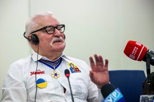 Wyszli w trakcie wręczania medalu dla Wałęsy. Tak zareagował