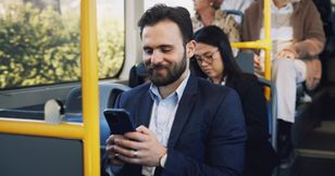 Zakaz takiego używania telefonów w autobusach. Jest projekt uchwały