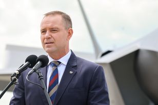 Nawrocki wbija szpilę szefowi MON. Nagle wspomniał o Błaszczaku