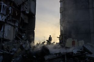 Służby wciąż pracują po ataku Rosjan. Rośnie bilans ofiar w Kijowie