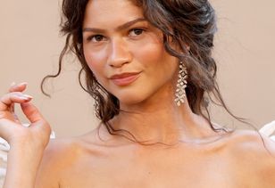 Zendaya w bieli ze skrzydłami na premierze "Odysei" w Nowym Jorku