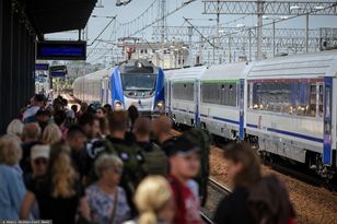 Utrudnienia na kolei. Wydłużony czas podróży choćby o 4 godziny