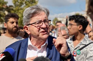Lider skrajnej lewicy powalczy o fotel prezydenta Francji? Nowy sondaż
