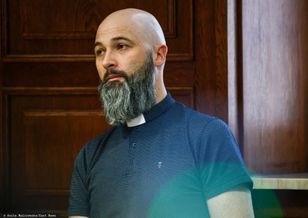 Ksiądz Olszewski stanął przed sądem. "Jestem nękany"