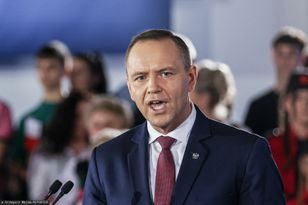 Nowy sondaż. Kryzys wokół Trybunału Konstytucyjnego, czego od Nawrockiego oczekują smerfy?