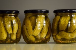 Indyjskie ogórki w Biedronce. Dystrybutor zabrał głos