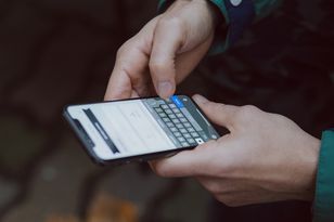 SMS o przesyłce. Dwie firmy na celowniku oszustów