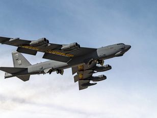 Katastrofa amerykańskiego B-52. Bombowiec strategiczny rozbił się w Kalifornii