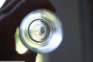 Każdy miał w domu te szklanki. Kultowa marka uratowana