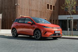 Pierwsza jazda: BYD Dolphin G DM-i - niby się nie dało, a Chińczycy przyszli i zrobili