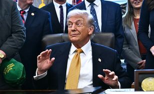 Absurdalna historia butów od Trumpa. Politycy boją się ich nie nosić