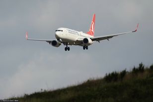 Samolot z Rosjanami na pokładzie lądował w Warszawie. Rzecznik wyjaśnia