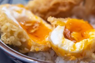 Jajka w chrupiącej panierce. Podaj podczas Wielkanocy, a wszyscy będą się zachwycać