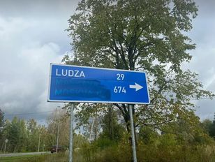 Zamalowali rosyjskie miasta na znakach. Łotewska policja bada sprawę