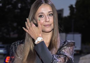 Izabella Krzan w skórzanej spódnicy z dziurami na planie „Top Model"