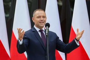 Nawrocki liderem zaufania w czerwcu — 53% poparcia według CBOS