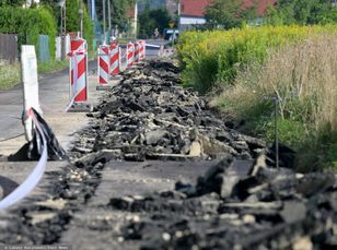 Zaorał asfalt. Rolnik: nie żałuję