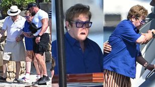 Elton John wypoczywa z mężem i synami u wybrzeży Cannes. 79-latek nie porusza się już samodzielnie (ZDJĘCIA)