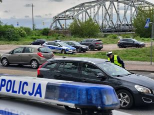 14-latka potrącona na przejściu. Jechała hulajnogą z koleżanką