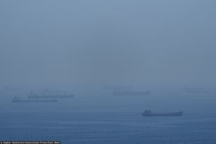 Kolejny atak na statek handlowy płynący przez Ormuz. "Nieznany pocisk"