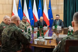 Tusk wrzucił zdjęcie z generałami. Pisze o "planie B"