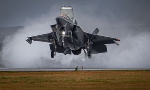 Pięć F-35 leciało do Europy. Dwa nie dotarły